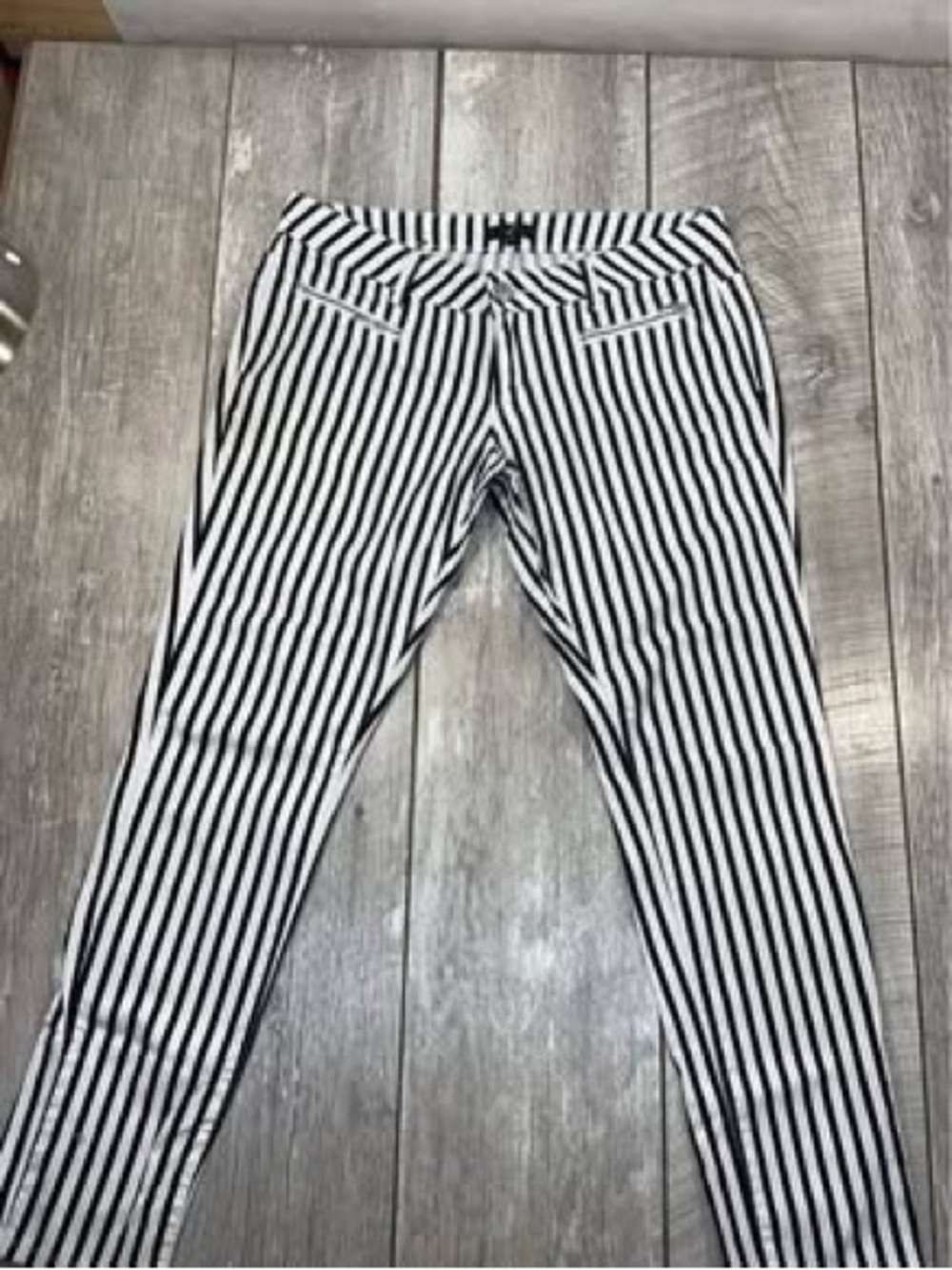 G21- womens pants white with black stripes
Size 11 slim